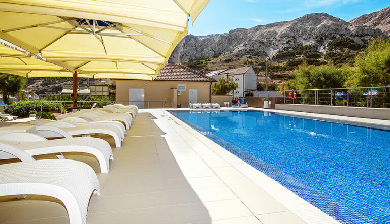 Hotel Dobrovit