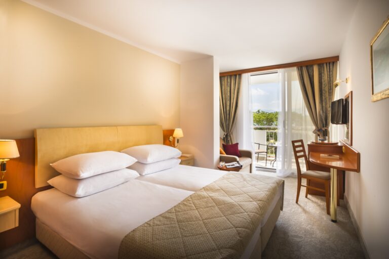 Hotel Valamar Zvonimir 4*