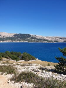 Greben iznad mora na putu prema Staroj Baški