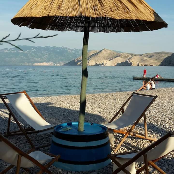Beach Bar -LUNA- u Baški