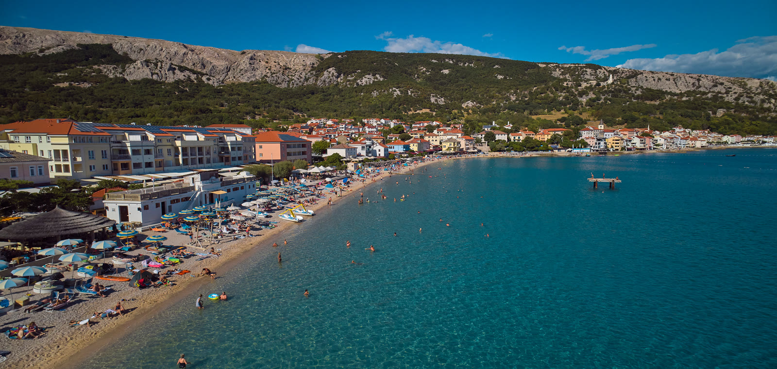 Detalj Baške i obala Vele plaže