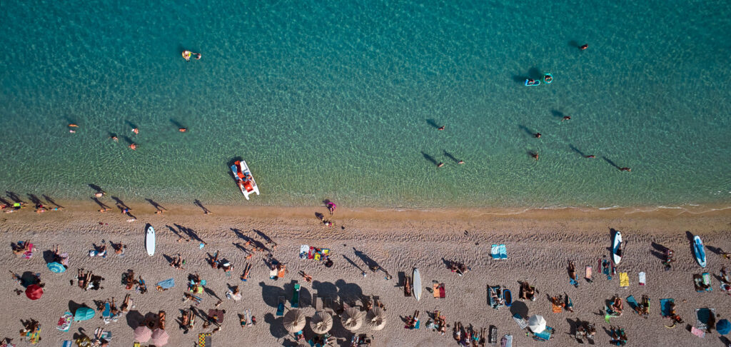 Zračni pogled na Velu plažu u Baški
